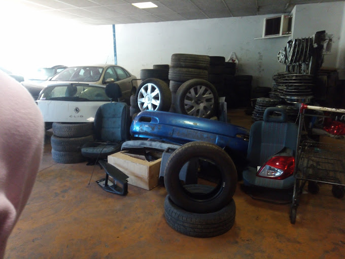 Aperçu des activités de la casse automobile MILLAU PIECE AUTO RECYCLAGE située à CREISSELS (12100)